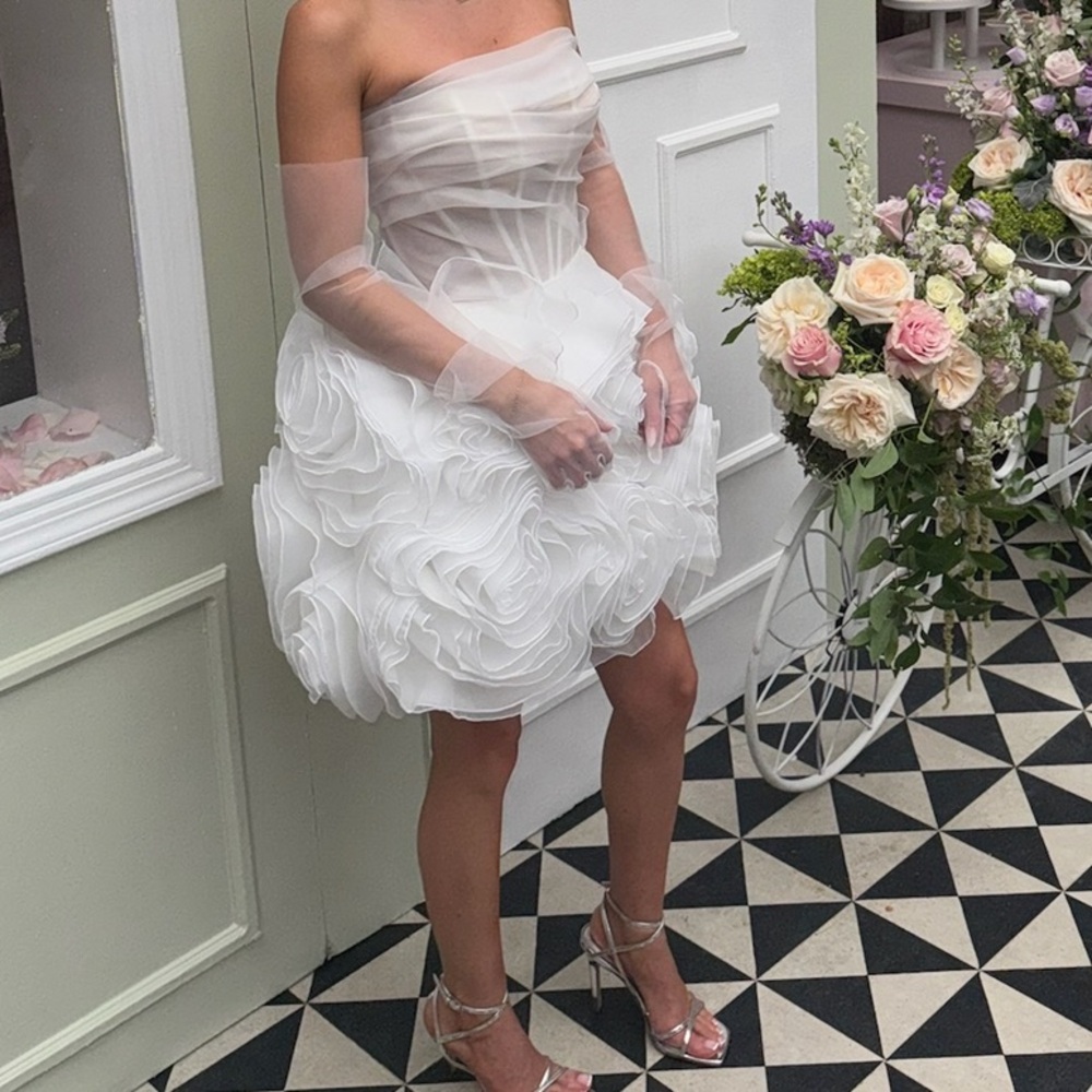 Elegant White Strapless Dress